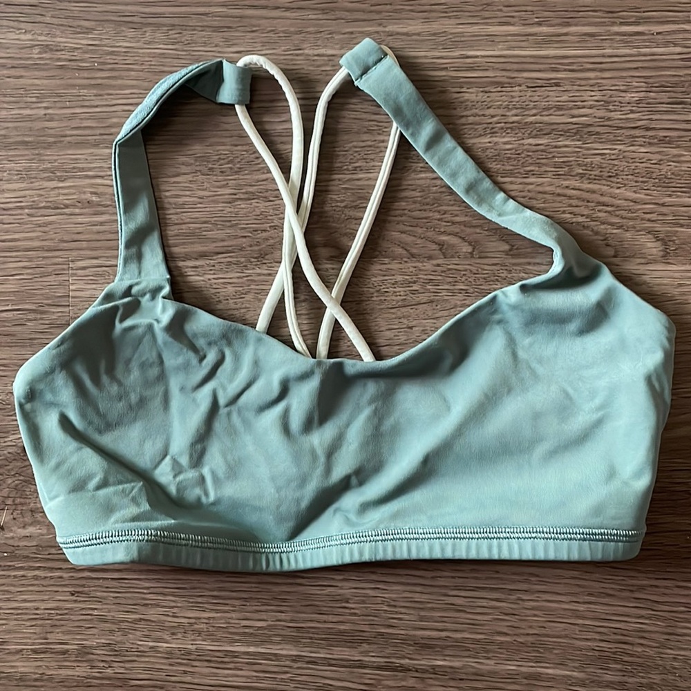 Lululemon Free to Be Bra Size 6